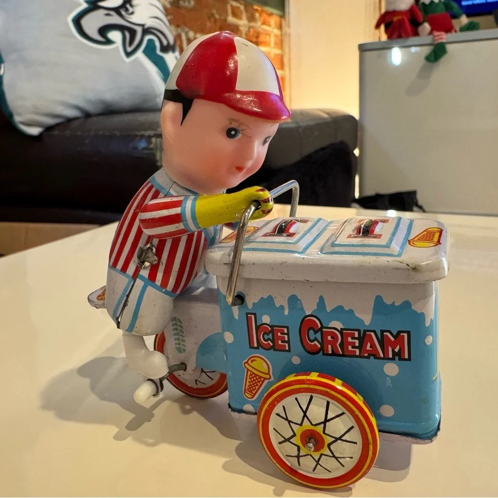 Vintage Wind Up Tin Toy Ice Cream Cart vendor - Works great! - Picture 3 of 8